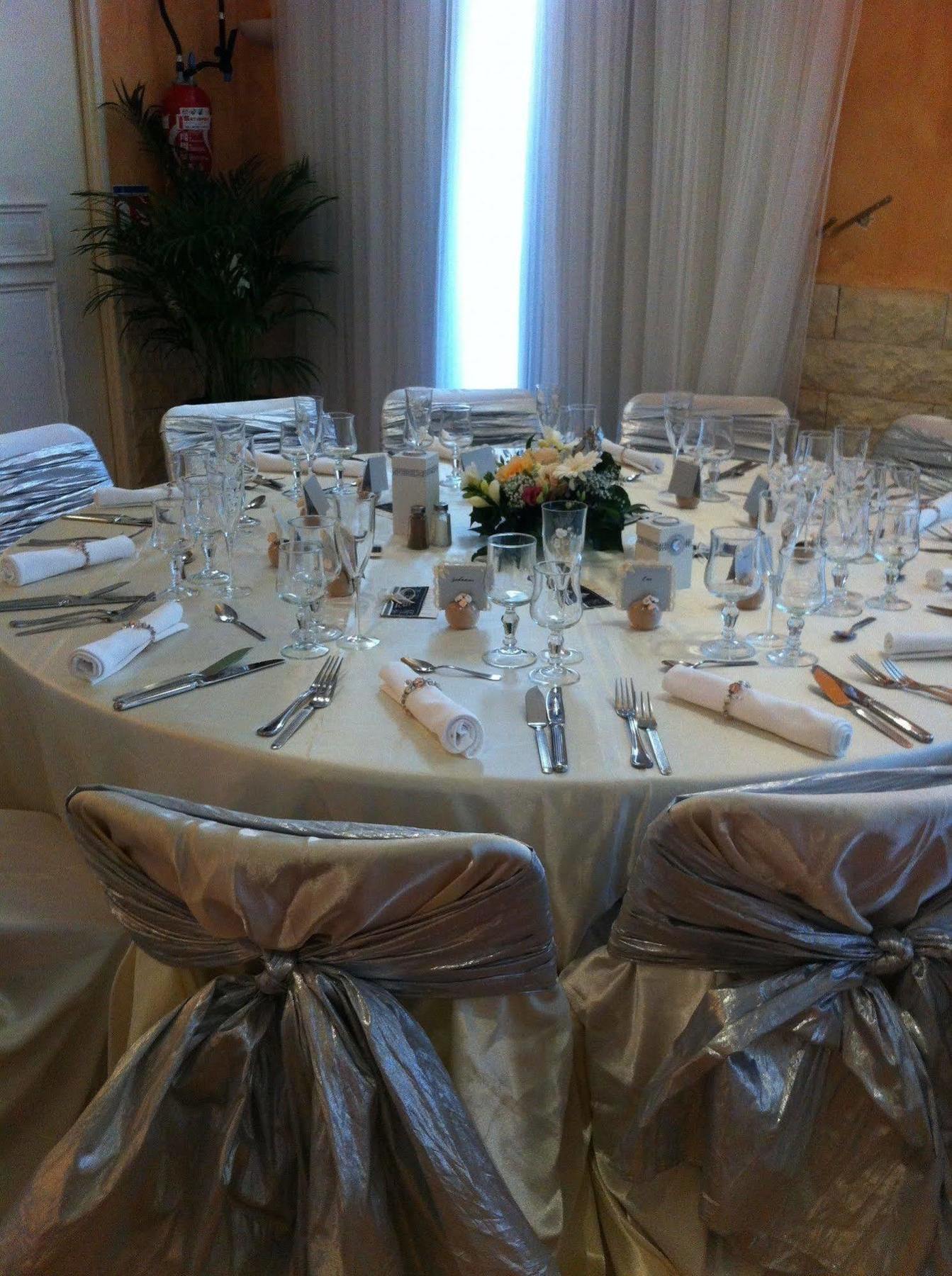 Hotel Le Cesar Plan-de-Cuques Zewnętrze zdjęcie